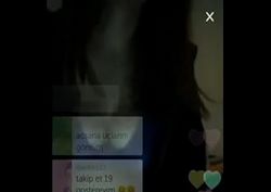 Novinha amadora mostrando os peitinhos durinhos
