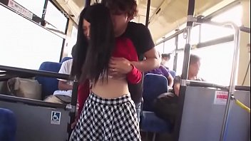 Flagra de safada sendo masturbada em metrô