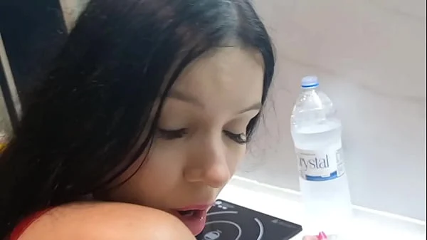 comendo a novinha safada no banheiro