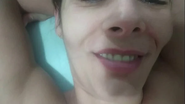 Coroa muito gostosa fodendo com sua amiga safada em sua casa