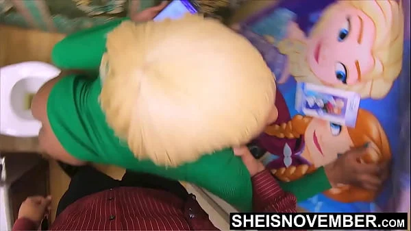 Fazendo sexo padrasto comeu a enteada gostosa e filmou tudo