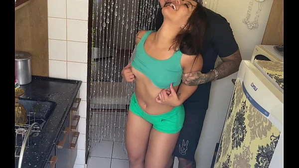 Filmando a trepada gostosa com a prima novinha morena