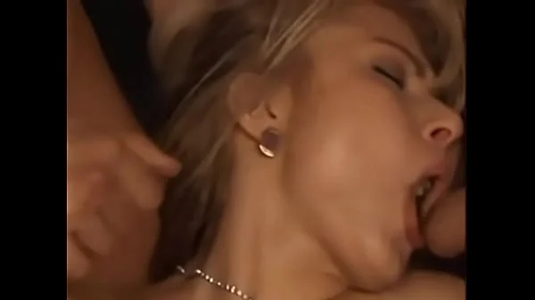 loira safada e gostosa liberando a xota pra vários