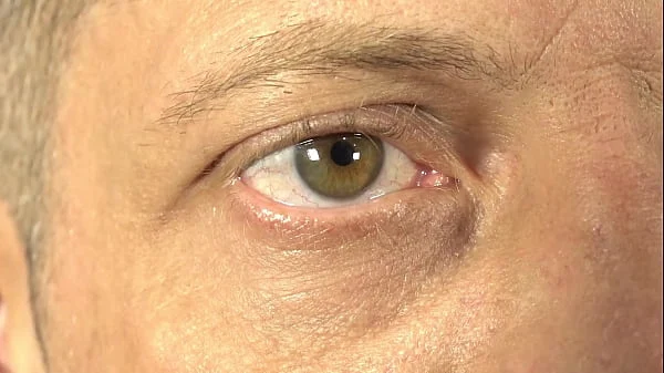 Sobrinha dos seios bicudos chupa e fode com tio gordinho