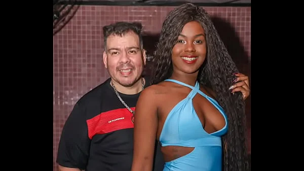 Solteiras pagando boquete no clube das mulheres