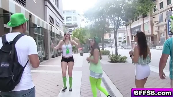 Suruba perfeitas com safadas novinhas turistas