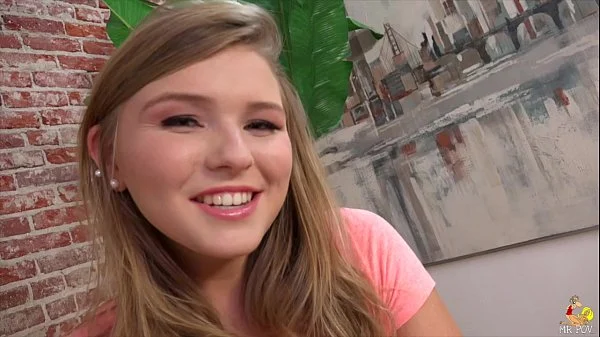 Vídeos porno novinha top chupa e senta na vara